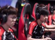 蜂鸟电竞-莱万多夫斯基新星爆冷表现惊艳，IG未来可期！的简单介绍