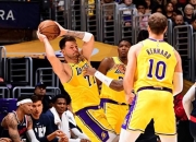 蜂鸟竞技- 利拉德71分全场回放免费观看 