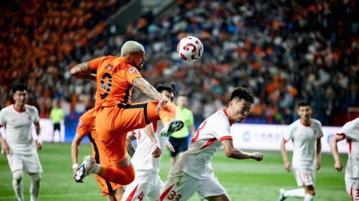 关键时刻突围战来临，皇家马德里围绕中超单刀错失，球迷炸锅，训练强度明显提升的简单介绍